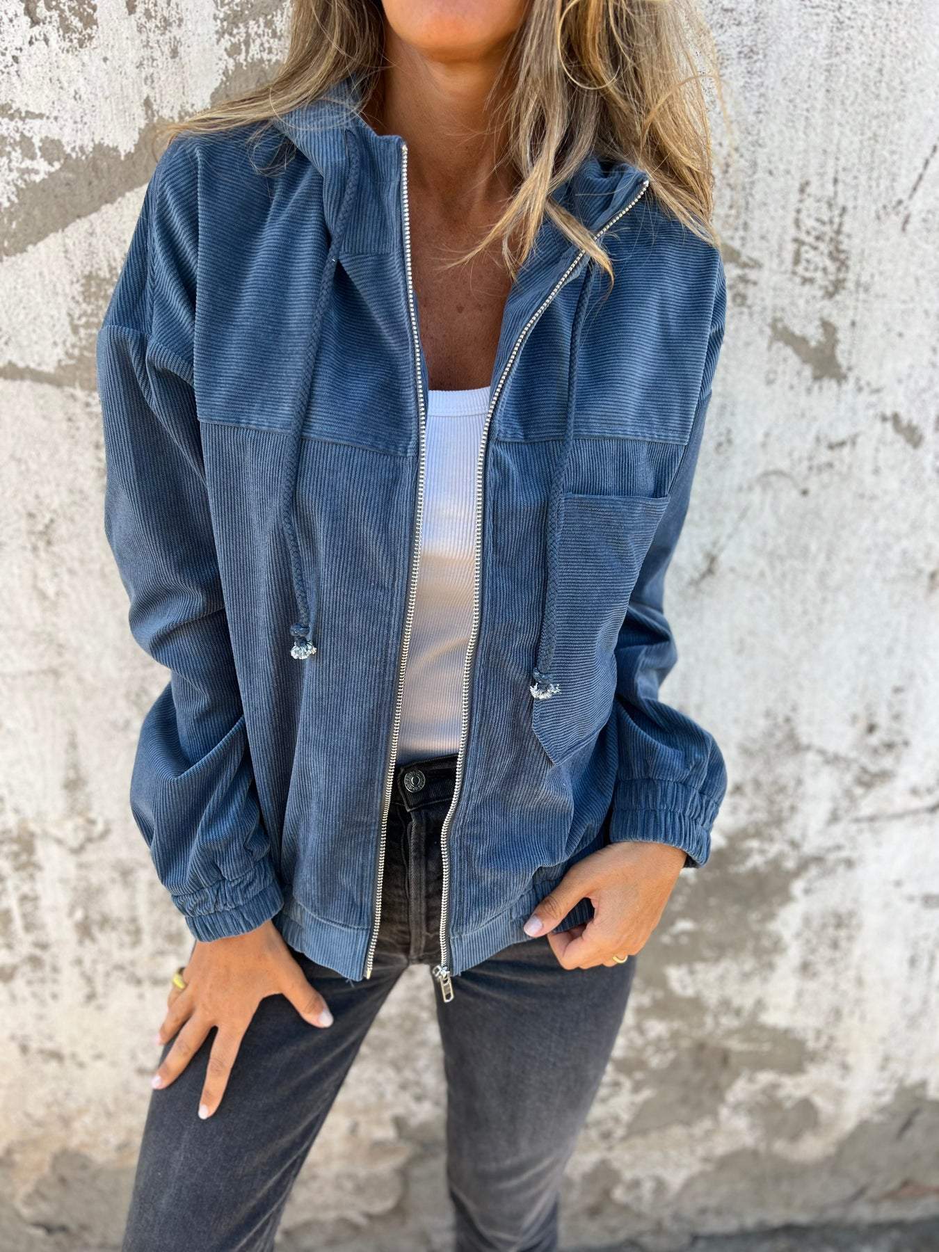 Veste Femme Zippée à Capuche en Velours Côtelé - Image 1